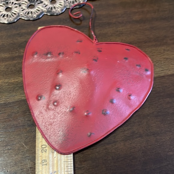 Hearts Rustic Outdoor, Tin punched design swirl hanging hook Red & Cream set/4 - Picture 15 of 16
